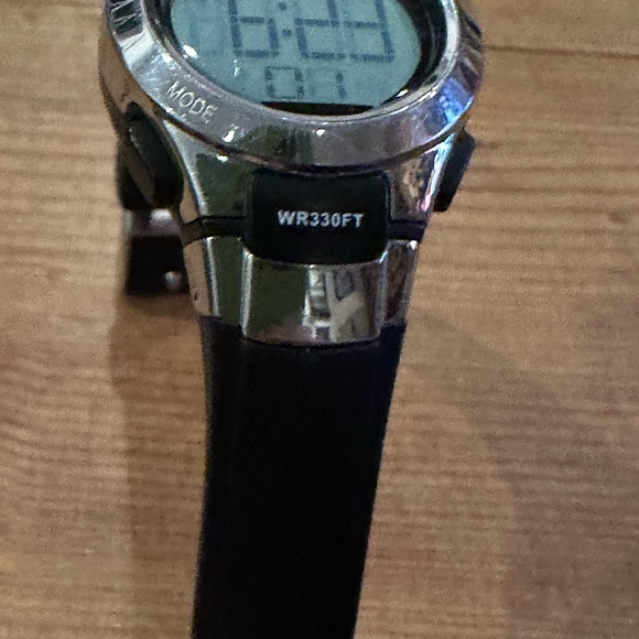 ARMITRON Pro Sport watch in black water resistant to 330 ft - Picture 4 of 4